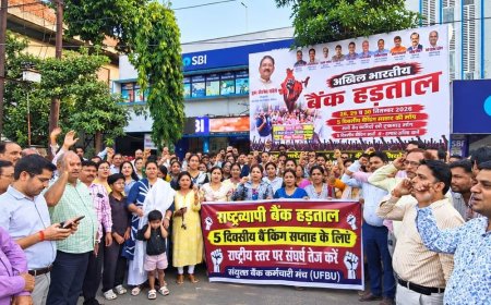 5 दिवसीय बैंकिंग की मांग पर बैंक कर्मियों का प्रदर्शन:स्टेट बैंक के बाहर नारेबाजी, 28 सितंबर से 3 दिन की राष्ट्रव्यापी हड़ताल
