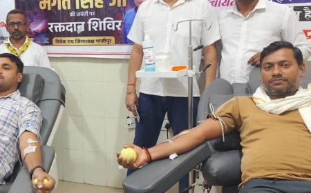 भगत सिंह जयंती पर आप कार्यकर्ताओं ने किया रक्तदान:गाजीपुर के महर्षि विश्वामित्र मेडिकल कॉलेज में लगाया शिविर