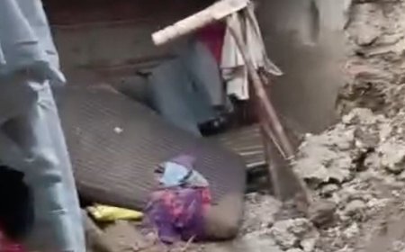 बारिश में कच्ची छत ढहने से मासूम की मौत:मां-दादा और दो भाई-बहन घायल; जिला अस्पताल में भर्ती