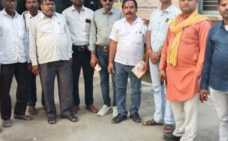 जिला अस्पताल में दलालों पर कार्रवाई की मांग:फतेहपुर में व्यापार मंडल ने डीएम को ज्ञापन सौंपकर की शिकायत