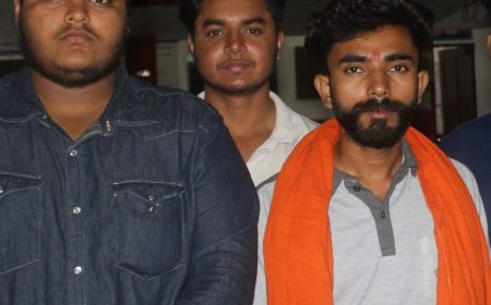 कैफे में हिंदू किशोरी के साथ मिला मुस्लिम युवक:मेरठ में बजरंग दल ने हंगामा किया, पुलिस युवक को हिरासत में लेकर कर रही पूछताछ