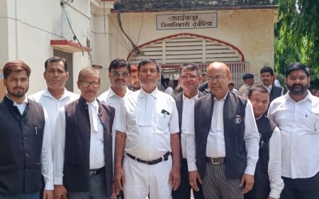 हाजी इकबाल के 4 बेटों समेत 13 पर केस:देवरिया में भूमि विवाद में वकील के कमरे का ताला तोड़कर सामान ले जाने का आरोप