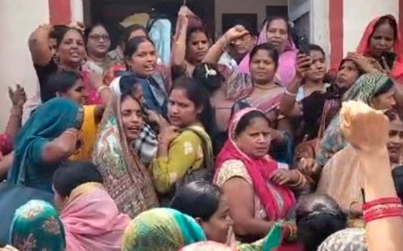 मानदेय बढ़ाने समेत 4 मांगों को लेकर बैंक-सखियों का प्रदर्शन:बोलीं- ग्रामीण क्षेत्रों में बैंकिंग सेवाएं पहुंचा रहे, महंगाई में कम मानदेय से परिवार चलाना मुश्किल