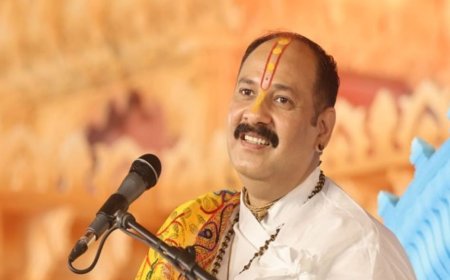 प्रदीप मिश्रा ने कहा- विश्वास के साथ कर्म भी जरूरी:बरसाना में शिव महापुराण कथा के पहले दिन उमड़ी भीड़, DM-SSP भी पहुंचे