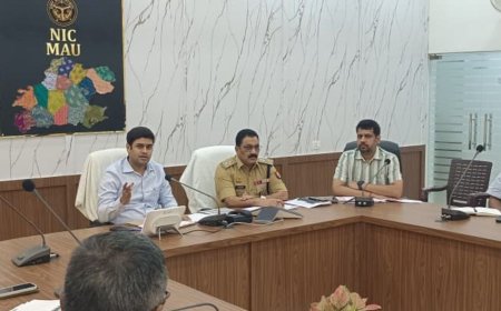 एनकॉर्ड बैठक से नदारद एसीएमओ-प्रोबेशन अधिकारी को नोटिस:मऊ में अफसरों के रवैये से डीएम नाराज, कारण बताओ नोटिस जारी करने के निर्देश