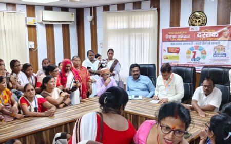 आशा कार्यकर्ताओं मानदेय के लिए सीएमओ ऑफिस पर प्रदर्शन किया:पुलिस से नोकझोंक भी हुई, 3 महीने का रुका मानदेय 15 दिन में देने का आश्वासन