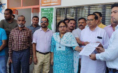 माथुर वैश्य समाज की सीईसी के घर प्रदर्शन पर आपत्ति:उपजिलाधिकारी को मुख्यमंत्री के नाम ज्ञापन सौंपा, दोषियों पर कार्रवाई की मांग