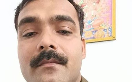 पुलिस टीमें फरार निलंबित थाना प्रभारी की तलाश में:लखनऊ और भदोही समेत कई जिलों में दबिश, 25-25 हजार का इनाम घोषित