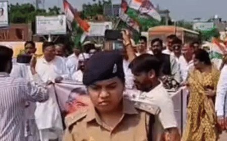 SIR के विरोध में उन्नाव में कांग्रेस का प्रदर्शन:मतदाता सूची में हेरफेर का आरोप, CEC के इस्तीफे की मांग