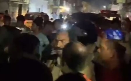 वजीरबाग में 60 घंटे से बिजली गुल, सड़क जाम की:बारिश और तेज हवाओं से गिरीं लाइनें, पुलिस के समझाने पर खुला रास्ता