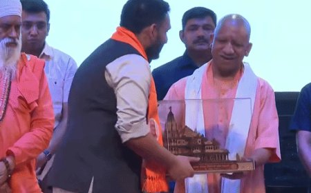 अशोक सिंघल के जन्म शताब्दी का उद्घाटन:विहिप के समारोह में सीएम योगी मुख्य अतिथि, मंच पर संतों का सम्मान