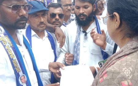 UGC का विरोध करने वालों पर कार्यवाही की मांग:कन्नौज में भीम आर्मी और आजाद समाज पार्टी ने कलक्ट्रेट में किया प्रदर्शन