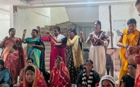 गर्भवती महिलाओं का स्वास्थ्य परीक्षण:वाराणसी में गोद भराई और अखंड गायत्री जप किया, भेंट की गई 'पोषण थाली'
