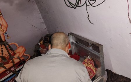 ललितपुर के बांसी में हनुमान मंदिर में चोरी:अज्ञात चोर तीन दिन पहले लगा इन्वर्टर और घंटी ले गए, पुलिस जांच में जुटी