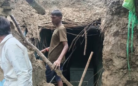 फतेहपुर में लगातार बारिश से 8 कच्चे मकान गिरे:गृहस्थी का सामान मलबे में दबा, प्रशासन ने लोगों से सतर्क रहने को कहा