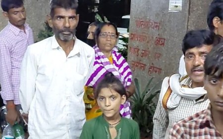 लोहिया अस्पताल में टिन शेड के पाइप में उतरा करंट:तीमारदार को लगा झटका, पाइप छूते ही जमीन पर गिरा