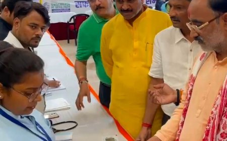 प्रयागराज में 500 से ज्यादा सफाई मित्रों का स्वास्थ्य परीक्षण:मेयर ने बांटी सुरक्षा किट, प्रमाण पत्र देकर किया सम्मान