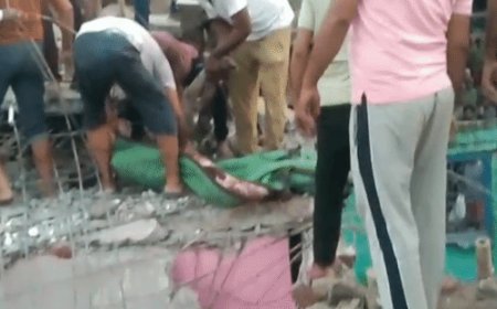 फतेहपुर में सिलेंडर फटने से मकान ढहा,लोग मलबे में दबे:ओवरब्रिज के नीचे घर में तेज धमाका, 2 लोगों को निकाला; रेस्क्यू जारी