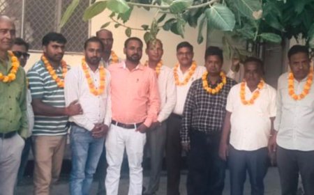 हापुड़ में बिजली परिषद प्राविधिक कर्मचारी संघ की नई कार्यकारिणी:रिंक कुमार अध्यक्ष, महेंद्र प्रजापति सचिव; आनंद विहार बिजलीघर में हुई बैठक