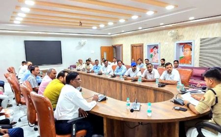 स्कूल-कॉलेजों के स्टाफ का होगा पुलिस सत्यापन:सुरक्षा व्यवस्था सख्त करने के लिए प्रधानाचार्यों संग बैठक, CCTV और विजिटर रजिस्टर अनिवार्य