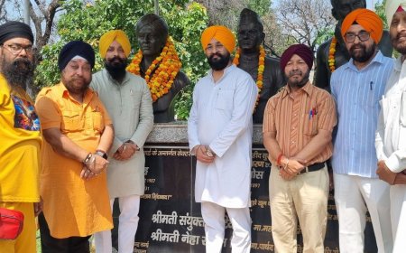 लखनऊ में भगत सिंह प्रतिमा की सफाई:जयंती पर माल्यार्पण कर दी श्रद्धांजलि, युवाओं ने आदर्श अपनाने का लिया संकल्प