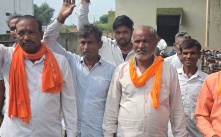 मंदिर की जमीन पर कब्जे की कोशिश का आरोप:ग्रामीणों ने एसडीएम को ज्ञापन सौंपा, पैमाइश रोकने की मांग की