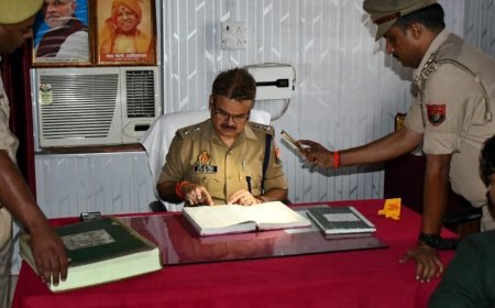 कासगंज में एसपी ने ढोलना थाने का किया निरीक्षण:रिकॉर्ड, मालखाना और सुरक्षा व्यवस्था जांची, शिकायतों के त्वरित निस्तारण के निर्देश
