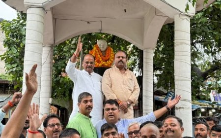 प्रतापगढ़ में पंडित दीनदयाल उपाध्याय की जयंती:भाजपा कार्यकर्ताओं ने प्रतिमा पर किया माल्यार्पण, सेवा का लिया संकल्प