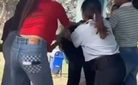 मेरठ में युवतियों के बीच मारपीट का VIDEO:5 से अधिक युवतियों ने एक को घेरा, पुलिस जांच में जुटी