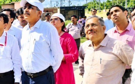 कानपुर से कासगंज तक डबल होगी रेलवे लाइन:कन्नौज में महाप्रबंधक ने विस्तारीकरण की जानकारी दी, पार्किंग एरिया में गंदगी मिलने पर भड़के