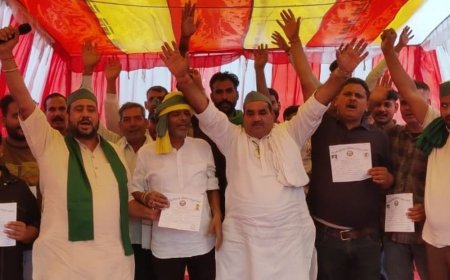 गजरौला में किसान युवा संसद आयोजित:सरकारी नौकरी पर निर्भर रहने के बजाय ग्रामीण उद्योगों से जोड़ने पर चर्चा