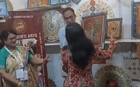 मेरठ की लोक कलाओं को बाजार दे रहीं शिप्रा:12 साल में 5 हजार से ज्यादा बच्चियों को दी मुफ्त ट्रेनिंग, UPITS में दिखे अलग-अलग राज्यों के पारंपरिक आर्ट