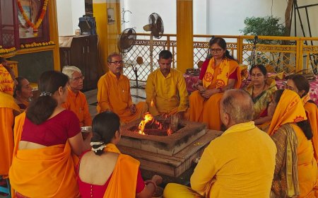 सामूहिक जप और दीप यज्ञ:गोमतीनगर विस्तार के गायत्री शक्तिपीठ में माताजी की जयंती मनाई