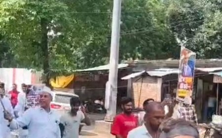 कांग्रेस ने मुख्य चुनाव आयुक्त के इस्तीफे की मांग की:भाजपा के खिलाफ नारेबाजी करते हुए विरोध मार्च निकाला, पुलिस बल तैनात रहा