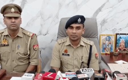 चांदी व्यापारी से ठगी करने वाले दो ठग गिरफ्तार:10 लाख के पुराने नोट और कोरे कागज की गड्डियां बरामद, कार-फोन जब्त, फरीदाबाद के दो साथी फरार