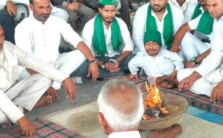 MDA की सद्बुद्धि के लिए किसानों ने किया हवन:मेरठ में रूका हुआ प्रतिकर और प्लॉट देने की मांग को लेकर 17 दिन से जारी प्रदर्शन