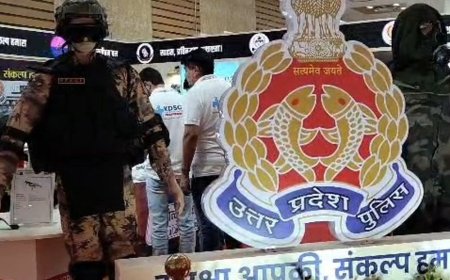 यूपी इंटरनेशनल ट्रेड शो में पुलिस का स्टॉल बेमिसाल:आकर्षण का केंद्र बना, STF ने दिखाए 3KM मारक क्षमता वाले अत्याधुनिक हथियार