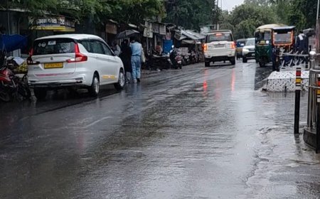 फर्रुखाबाद में 15 घंटे से रुक-रुककर बारिश:3 दिन की गर्मी से मिली राहत, सड़क किनारे जलभराव और कीचड़ से लोग परेशान