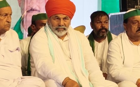 उरई पहुंचे किसान नेता राकेश टिकैत:गल्ला मंडी परिसर में पंचायत आयोजित, फसलों के नुकसान और मुआवजा पर चर्चा