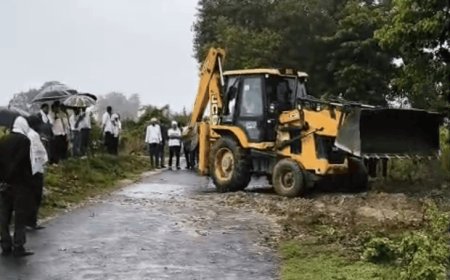 मां-बेटे के शवों को सड़क किनारे दफनाया:शमशान स्थल पर भरा था पानी; घायल बहू ने दिया बेटे को जन्म