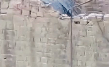 कच्चे मकान की छत गिरी, मलबे में दबकर महिला घायल:रामपुर में दो घंटे के रेस्क्यू के बाद निकाला बाहर, जिला अस्पताल में भर्ती