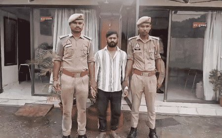 शादी का झांसा देकर 2 साल शारीरिक शोषण किया, अरेस्ट:गोरखपुर में गर्लफ्रेंड की मां ने FIR कराई, बोली-बेटी को पीटता भी था
