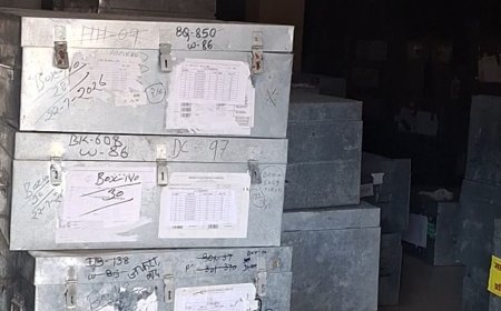 गाजीपुर में EVM गोदाम का निरीक्षण, मशीनों की होगी FLC:डीएम अनुपम शुक्ला ने राजनीतिक दलों के प्रतिनिधियों की मौजूदगी में जांची सुरक्षा व्यवस्था