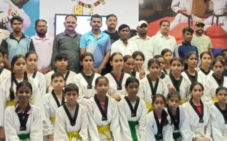 70वीं मंडलीय ताइक्वांडो प्रतियोगिता में आजमगढ़ का शानदार प्रदर्शन:जिले के पुलिस लाइन में चल रही थी प्रतियोगिता