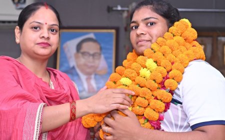 कौशाम्बी की हर्षिता सिंह ने कुश्ती में जीता स्वर्ण पदक:अखिल भारतीय कुश्ती क्लस्टर प्रतियोगिता में राजस्थान पुलिस की पहलवान को हराया