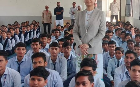 जालौन में छात्रों को पॉक्सो-एक्ट और बाल सुरक्षा की जानकारी:गुड टच-बैड टच, साइबर अपराध और कानूनी अधिकारों पर किया जागरूक