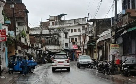 बर्फीली हवाओं और बारिश से ठंडा हुआ मौसम:पूरे दिन होती रही बूंदाबांदी, ठिठुरते दिखे बाइक सवार, हवा से धान किसानों को नुकसान