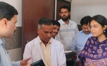 डीएम ने सीएचसी का औचक निरीक्षण किया:हरदोई में मरीजों को बेहतर स्वास्थ्य सुविधाएं देने के निर्देश