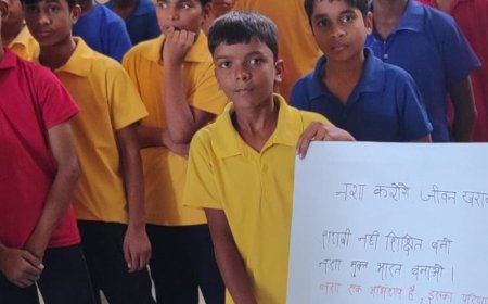 45 छात्रों ने नशे से दूर रहने की शपथ ली:देवरिया में परिवार और समाज को जागरूक करने की शपथ दिलाई गई