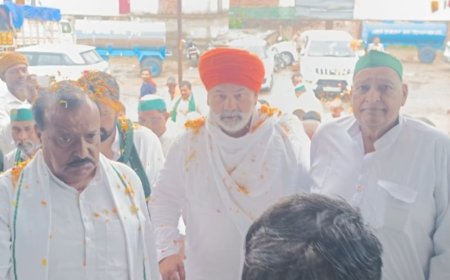 उरई में राकेश टिकैत की किसान पंचायत:बुंदेलखंड के लिए अलग पैकेज और कर्जमाफी की मांग, एमएसपी पर सी2+50% फार्मूला लागू करने की मांग